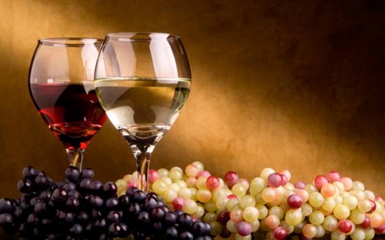 Как самостоятельно сделать вкусное домашнее вино из винограда - фото