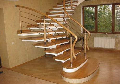Лестницы для дачного дома - фото