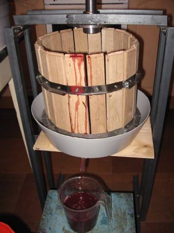 Как сделать пресс для винограда своими руками: устройство, выбор материала  ... - фото
